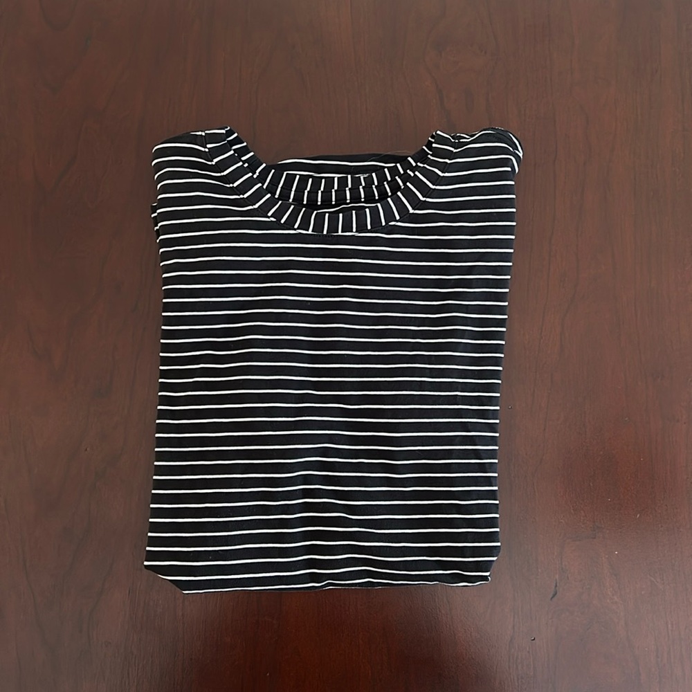 Black and white lululemon shirt